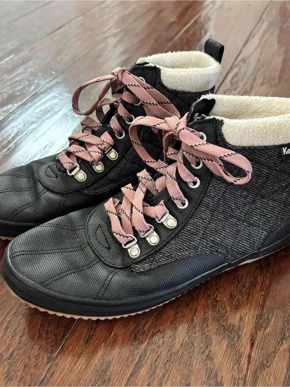 Keds Women's Black Lace-Up Ankle Sneaker Boots with Fuzzy Lining Size 8